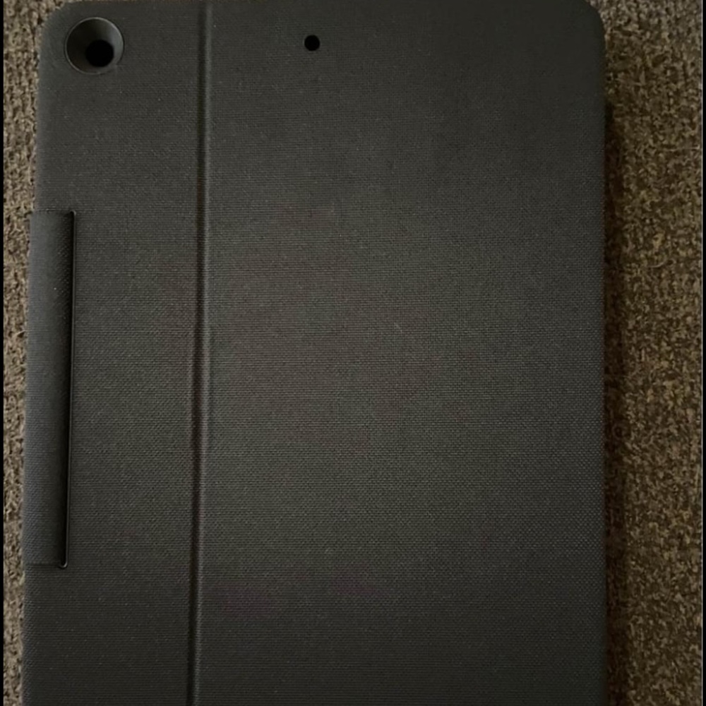 iPad Case (Logitech) Rugged Keyboard Case - Picture 3 of 4